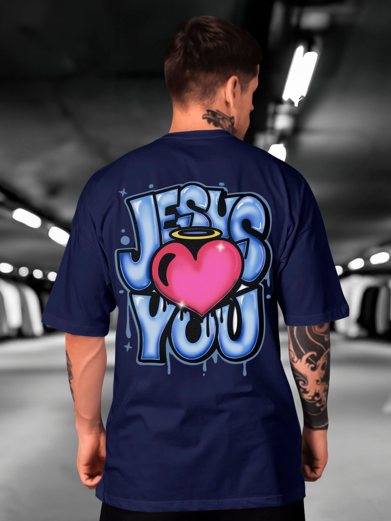 Camiseta Oversized Jesus loves You EC